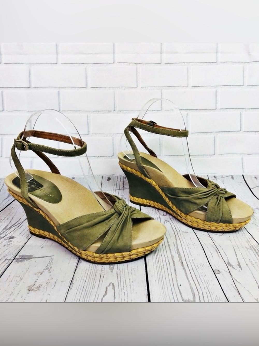 EARTHIES Sonzi Fern Wedge Sandals Green Size 9